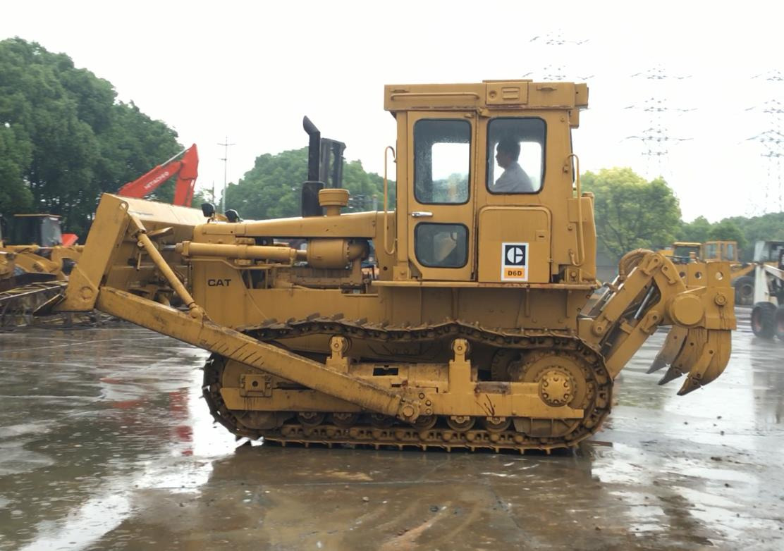 Caterpillar D6D Bulldozer Good Condition Tracked Tractor for Bolivia - Бульдозер: фото 1 Caterpillar D6D Bulldozer Good Condition Tracked Tractor for Bolivia - Бульдозер: фото 1