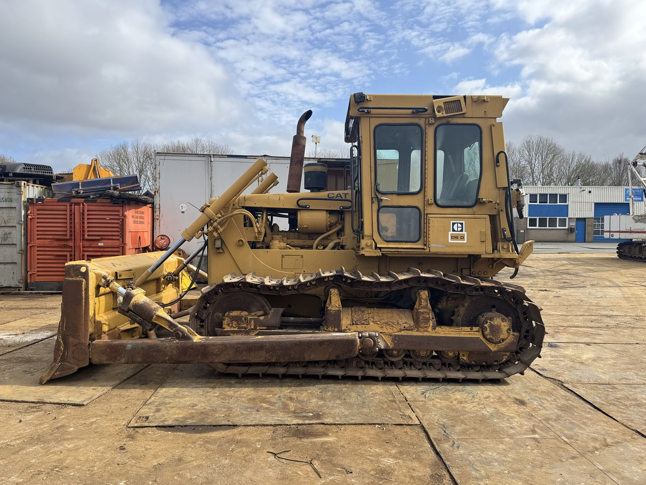 Caterpillar Used Bulldozer CAT D6D Good Price Tracked Tractor - Бульдозер: фото 1 Caterpillar Used Bulldozer CAT D6D Good Price Tracked Tractor - Бульдозер: фото 1