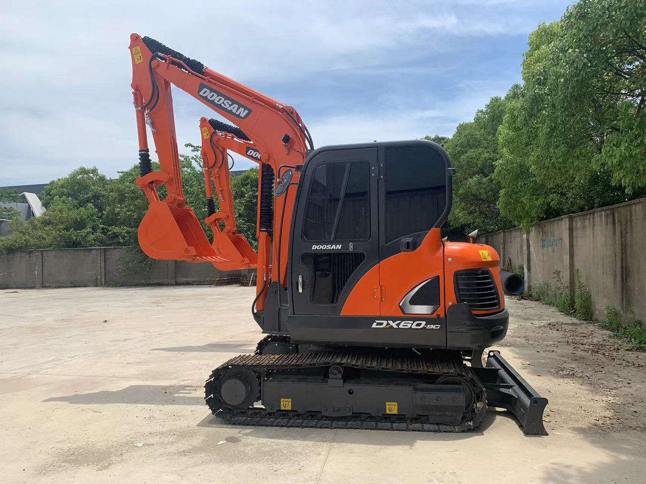 DOOSAN DX60 Good price 6 ton Small Excavator - Гусеничный экскаватор: фото 1 DOOSAN DX60 Good price 6 ton Small Excavator - Гусеничный экскаватор: фото 1