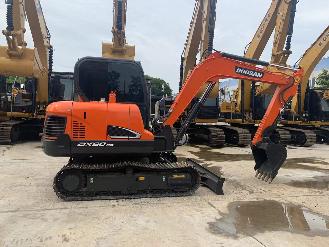 Doosan Used Doosan DX60 Mini Excavator – 6 Ton, 53 HP, 0.21m³ Bucket, Yanmar Engine - Гусеничный экскаватор: фото 4 Doosan Used Doosan DX60 Mini Excavator – 6 Ton, 53 HP, 0.21m³ Bucket, Yanmar Engine - Гусеничный экскаватор: фото 4