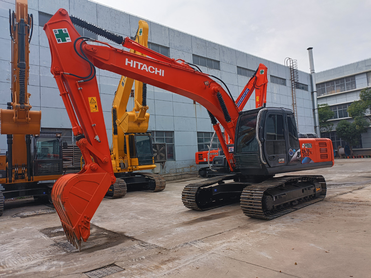 Hitachi ZX200 Used Condition Excavator Good Price - Гусеничный экскаватор: фото 3 Hitachi ZX200 Used Condition Excavator Good Price - Гусеничный экскаватор: фото 3