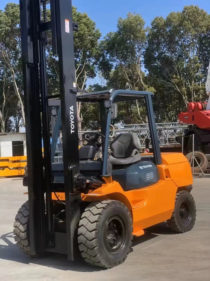 Toyota 5 ton Forklift Good Price FD50 with Side Shifter - Дизельный погрузчик: фото 4 Toyota 5 ton Forklift Good Price FD50 with Side Shifter - Дизельный погрузчик: фото 4