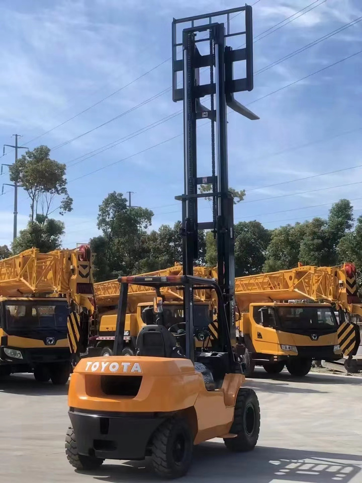 Toyota 5 ton Forklift Good Price FD50 with Side Shifter - Дизельный погрузчик: фото 1 Toyota 5 ton Forklift Good Price FD50 with Side Shifter - Дизельный погрузчик: фото 1