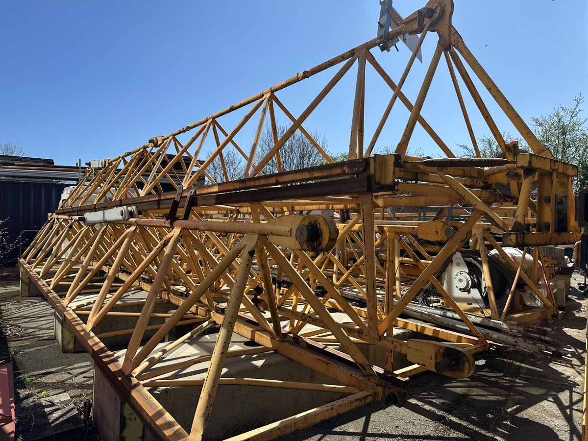 POTAIN MD 235 A J10 - Башенный кран: фото 1 POTAIN MD 235 A J10 - Башенный кран: фото 1