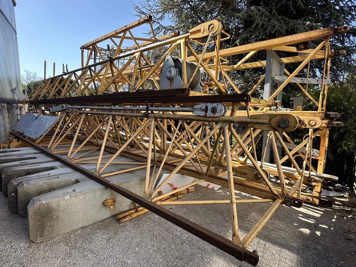 POTAIN MD 235 A J10 - Башенный кран: фото 2 POTAIN MD 235 A J10 - Башенный кран: фото 2