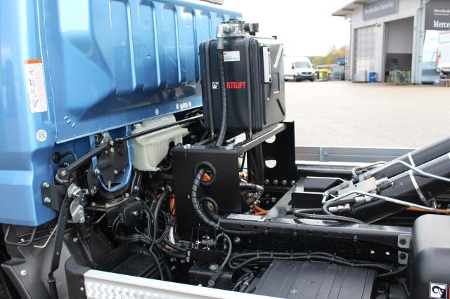 Фото интерьера 1: Крюковой мультилифт FUSO 9C18E