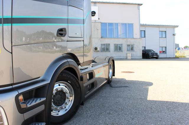 Mercedes-Benz Actros 1848LS F1 EDITION - Тягач: фото 3 Mercedes-Benz Actros 1848LS F1 EDITION - Тягач: фото 3