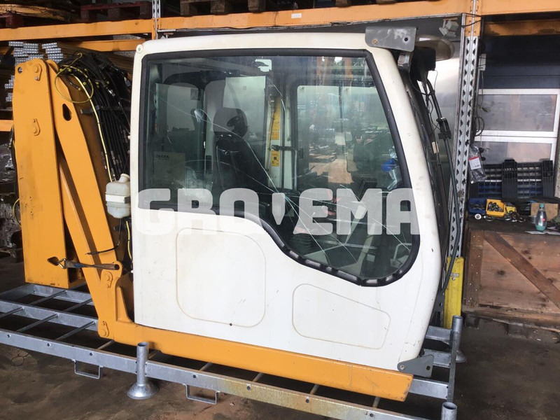 Liebherr A904C Li / A900C Li / A944C Li / A914C li / A934C Li / A924C Li / R900C Li / R944C Li / R904C / R914C / R924 C / R954C / A954C L - Кабина и интерьер: фото 1 Liebherr A904C Li / A900C Li / A944C Li / A914C li / A934C Li / A924C Li / R900C Li / R944C Li / R904C / R914C / R924 C / R954C / A954C L - Кабина и интерьер: фото 1