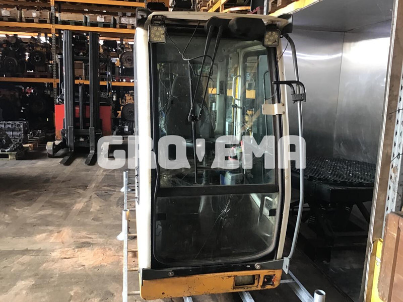 Liebherr A904C Li / A900C Li / A944C Li / A914C li / A934C Li / A924C Li / R900C Li / R944C Li / R904C / R914C / R924 C / R954C / A954C L - Кабина и интерьер: фото 3 Liebherr A904C Li / A900C Li / A944C Li / A914C li / A934C Li / A924C Li / R900C Li / R944C Li / R904C / R914C / R924 C / R954C / A954C L - Кабина и интерьер: фото 3