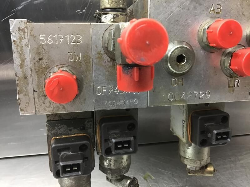 Liebherr A944C Li / A934C Li / R944C Li / R954C / A954C Li / R934C - Гидравлика: фото 3 Liebherr A944C Li / A934C Li / R944C Li / R954C / A954C Li / R934C - Гидравлика: фото 3