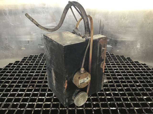 Liebherr Equalizing Reservoir - Расширительный бачок: фото 2 Liebherr Equalizing Reservoir - Расширительный бачок: фото 2