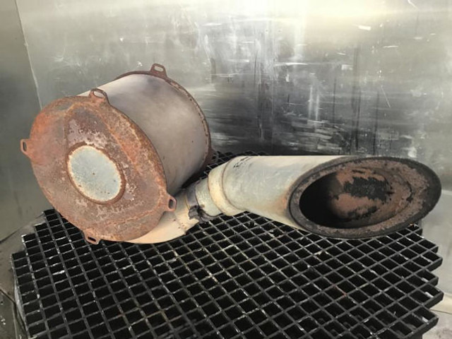 Liebherr Exhauist Silencer - Выхлопная труба: фото 1 Liebherr Exhauist Silencer - Выхлопная труба: фото 1