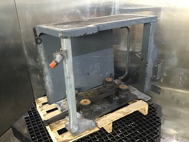 Liebherr Holder for generator/toolbox - Аккумулятор: фото 1 Liebherr Holder for generator/toolbox - Аккумулятор: фото 1