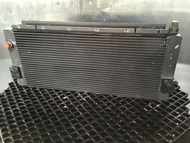 Liebherr Oilcooler - Масляный радиатор: фото 2 Liebherr Oilcooler - Масляный радиатор: фото 2