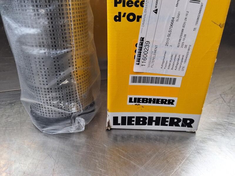 Liebherr R922 / R924 / R922 LC / R914 COMPACT / R920 LC / R920 NLC / R918 XLC / R918 LC / R918 NLC / R924 LC - Воздушный фильтр: фото 2 Liebherr R922 / R924 / R922 LC / R914 COMPACT / R920 LC / R920 NLC / R918 XLC / R918 LC / R918 NLC / R924 LC - Воздушный фильтр: фото 2