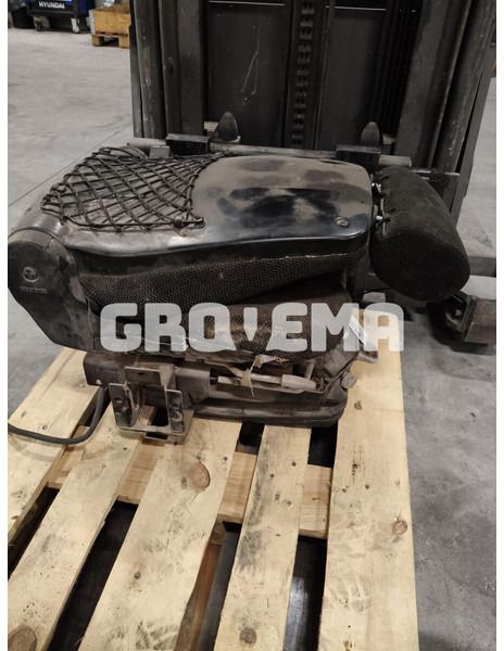 Liebherr R926 COMP / R946 LC / R946 LC-V / R946 NLC / R946 S-HD / R950 / R950 LC-V / R950 S-HD / R922 LC / R926 LC / R920 LC / R920 NLC / - Сиденье: фото 2 Liebherr R926 COMP / R946 LC / R946 LC-V / R946 NLC / R946 S-HD / R950 / R950 LC-V / R950 S-HD / R922 LC / R926 LC / R920 LC / R920 NLC / - Сиденье: фото 2