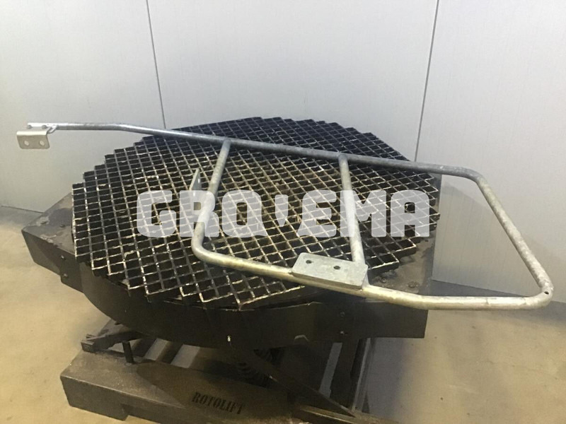 Liebherr R934 , R926, R930, R938 - Кабина и интерьер: фото 1 Liebherr R934 , R926, R930, R938 - Кабина и интерьер: фото 1