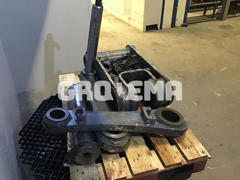 Liebherr R946 LC / R946 NLC / R950 LC-V / R954C / R956 / R974C / R956 LC - Сцепное устройство: фото 4 Liebherr R946 LC / R946 NLC / R950 LC-V / R954C / R956 / R974C / R956 LC - Сцепное устройство: фото 4