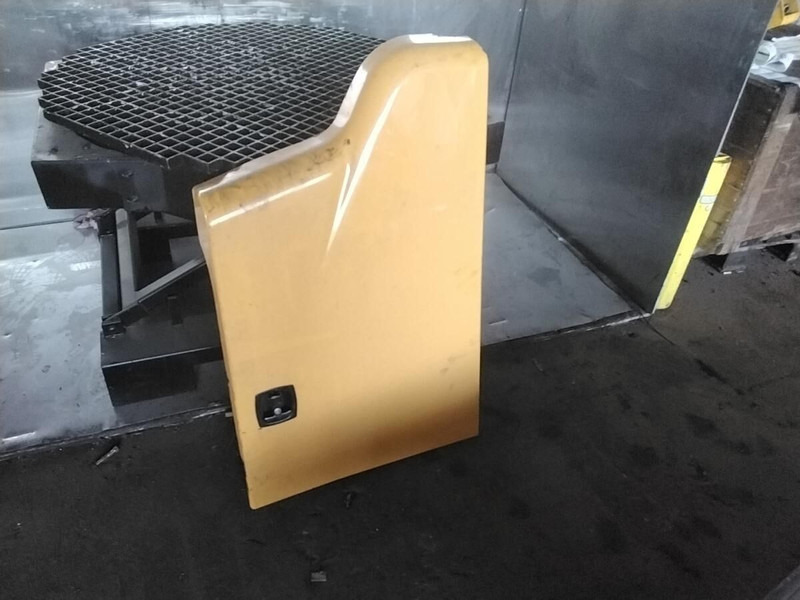 Liebherr Side Door Left Front - Дверь и запчасти: фото 1 Liebherr Side Door Left Front - Дверь и запчасти: фото 1