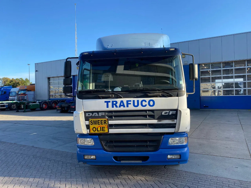 DAF CF 75.310 / Manual / 16000 LT / 5 Compartments / ADR / Euro 3 - Грузовик-цистерна: фото 2 DAF CF 75.310 / Manual / 16000 LT / 5 Compartments / ADR / Euro 3 - Грузовик-цистерна: фото 2