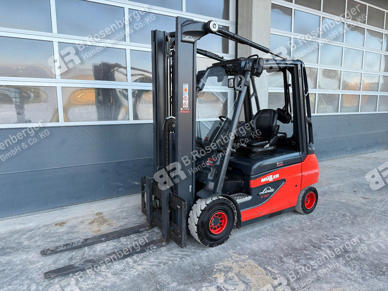 Linde E30 Stapler / BJ2020 / nur 1096h / Duplex / TOP - Вилочный погрузчик: фото 1 Linde E30 Stapler / BJ2020 / nur 1096h / Duplex / TOP - Вилочный погрузчик: фото 1