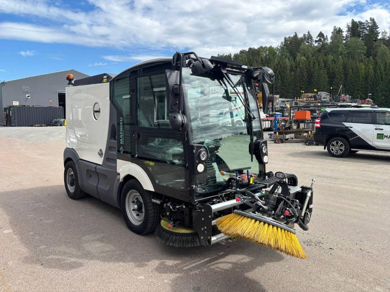 Mathieu MC-210 Azura Flex Street Sweeper - Подметально-уборочная машина: фото 2 Mathieu MC-210 Azura Flex Street Sweeper - Подметально-уборочная машина: фото 2