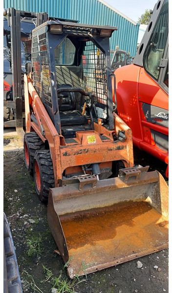 Bobcat S70 - Мини-погрузчик с бортовым поворотом: фото 2 Bobcat S70 - Мини-погрузчик с бортовым поворотом: фото 2