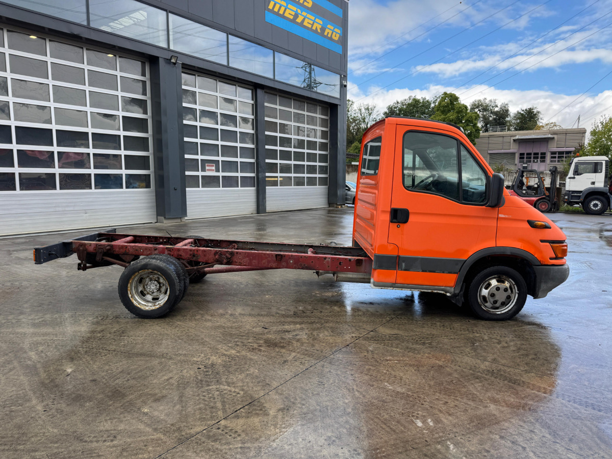 IVECO 35C12 4x2 - Грузовик-шасси: фото 3 IVECO 35C12 4x2 - Грузовик-шасси: фото 3