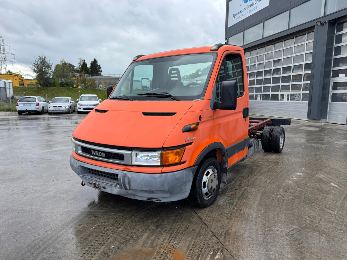IVECO 35C12 4x2 - Грузовик-шасси: фото 1 IVECO 35C12 4x2 - Грузовик-шасси: фото 1
