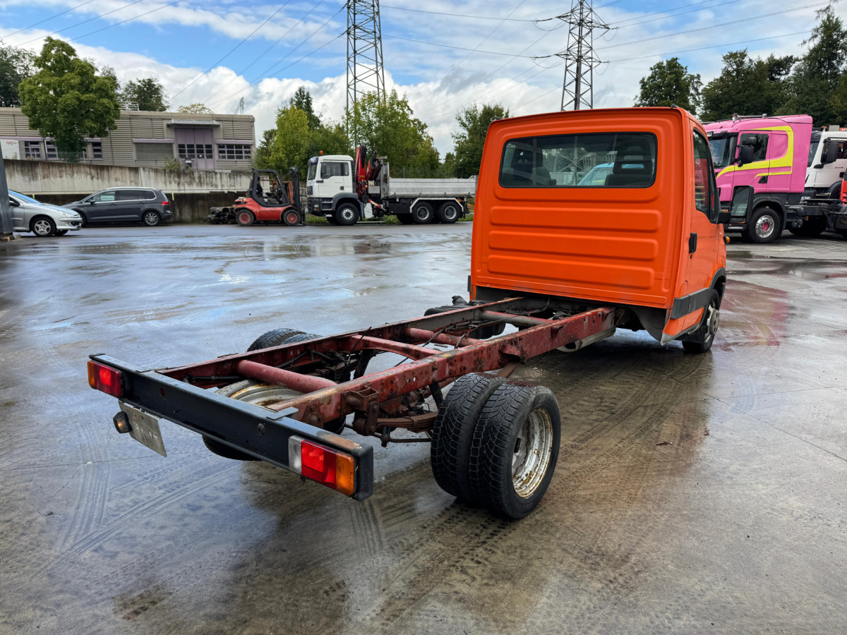 IVECO 35C12 4x2 - Грузовик-шасси: фото 4 IVECO 35C12 4x2 - Грузовик-шасси: фото 4