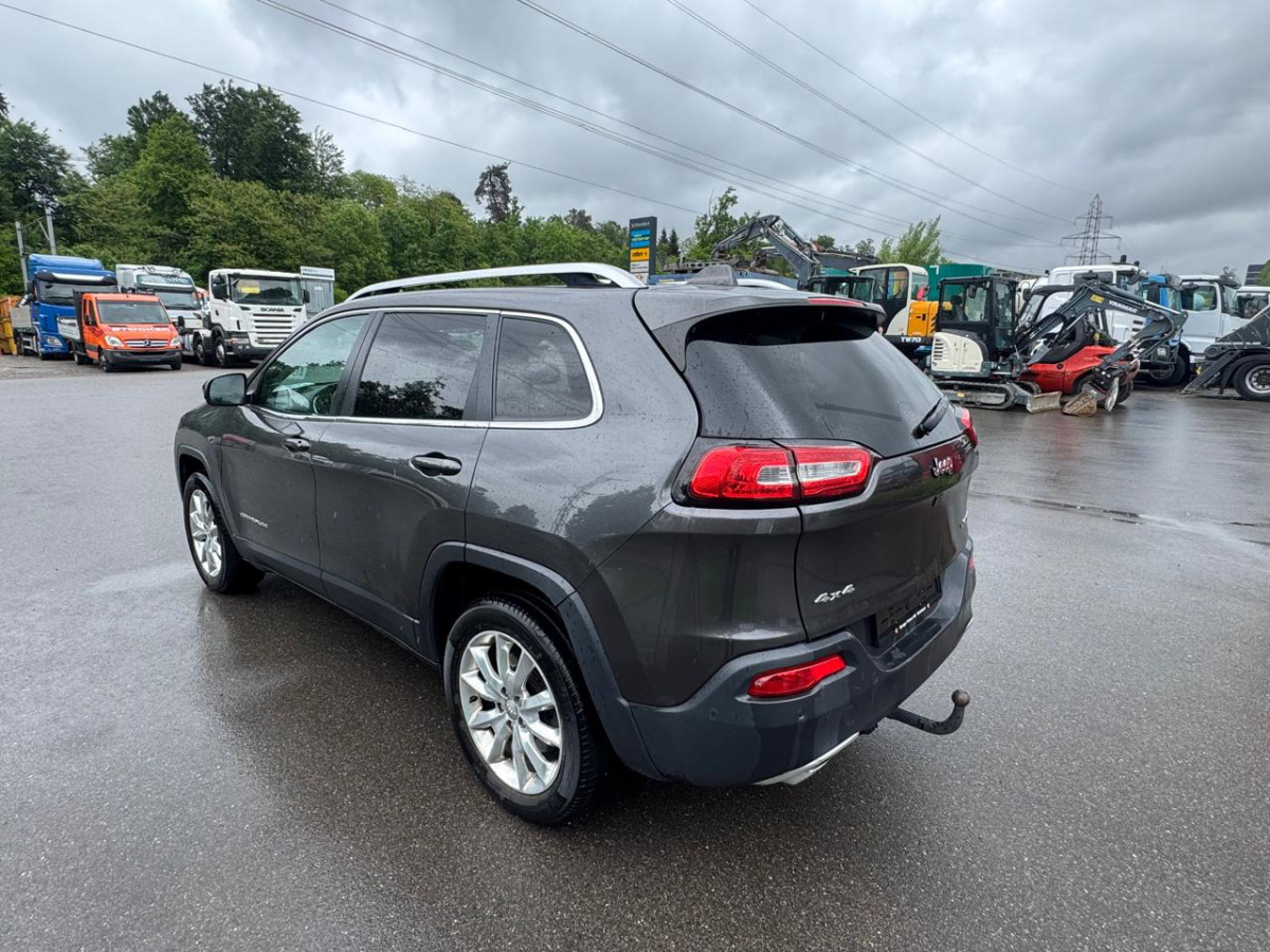 JEEP Cherokee 2.2 TD - Хэтчбек: фото 5 JEEP Cherokee 2.2 TD - Хэтчбек: фото 5