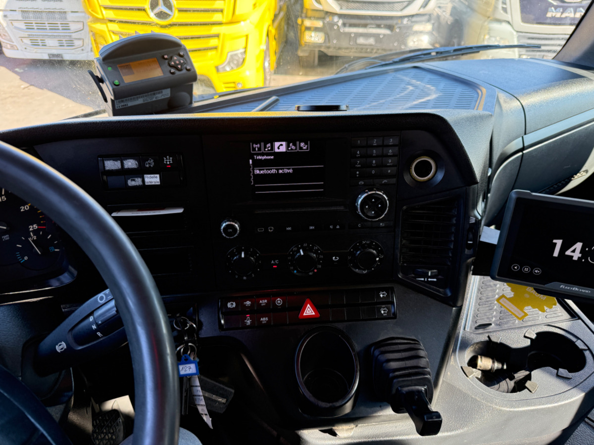 Самосвал, Автоманипулятор MERCEDES Arocs 3242 8x4 Hiab 166-4: фото 18