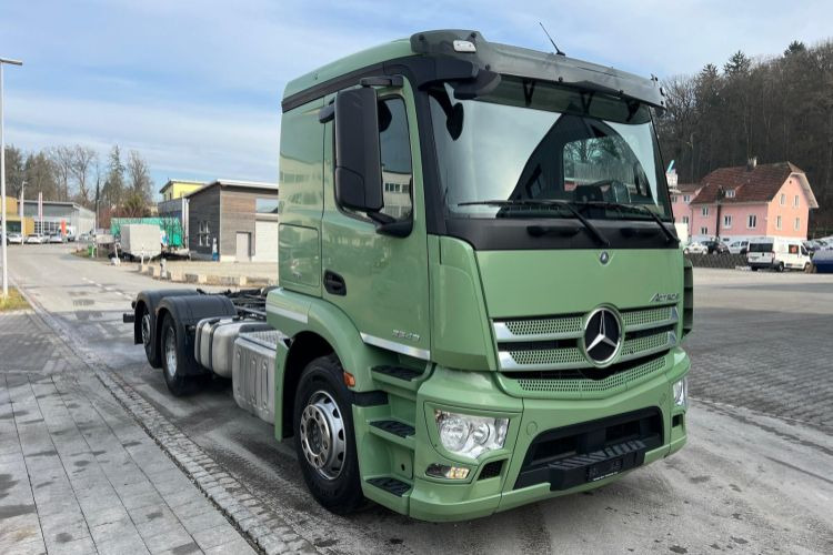 Mercedes-Benz Actros 2543 6x2 - Грузовик-шасси: фото 4 Mercedes-Benz Actros 2543 6x2 - Грузовик-шасси: фото 4