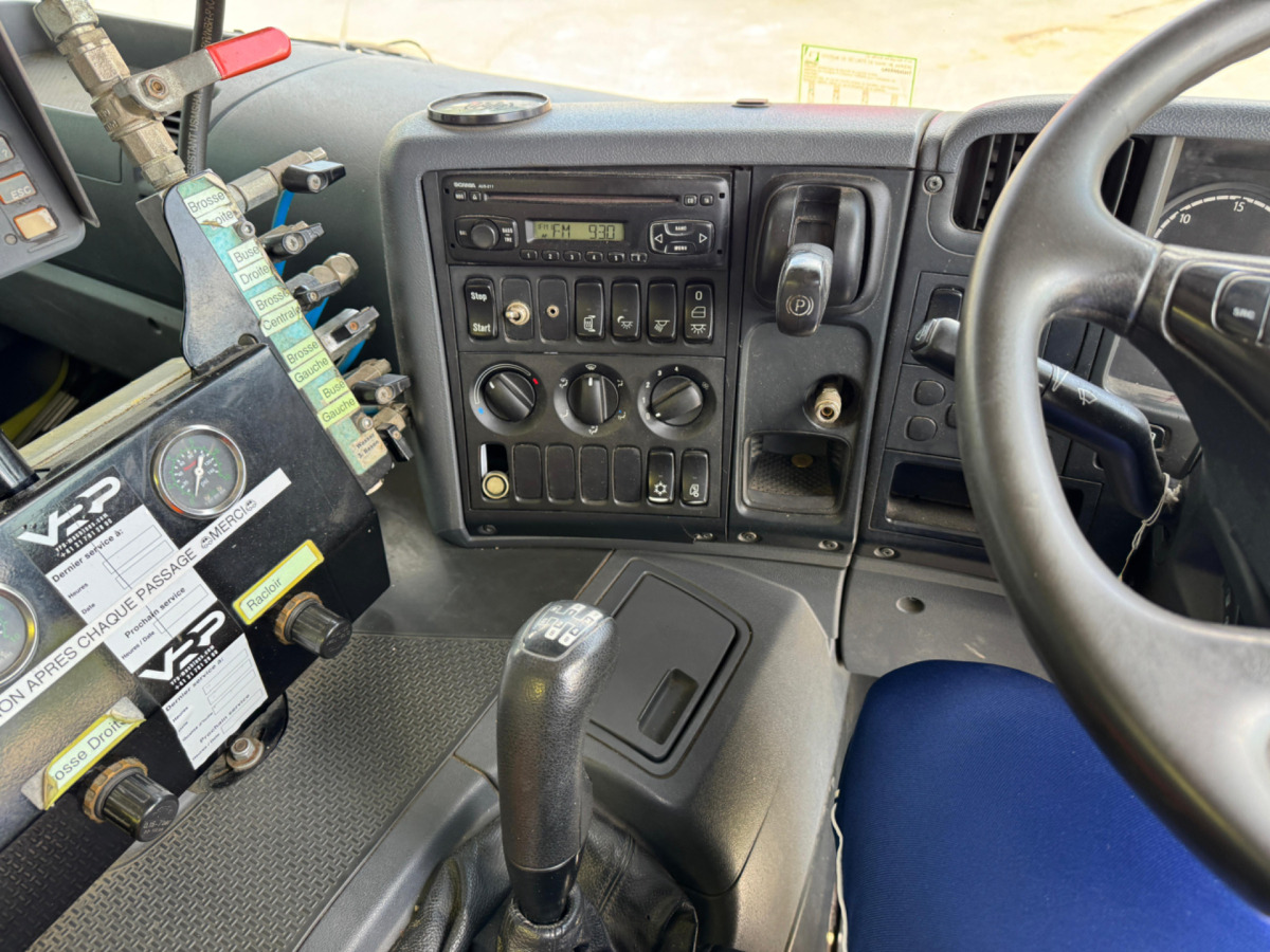 Подметально-уборочная машина SCANIA P320 4x2 Val-Air Kehrmaschine: фото 16