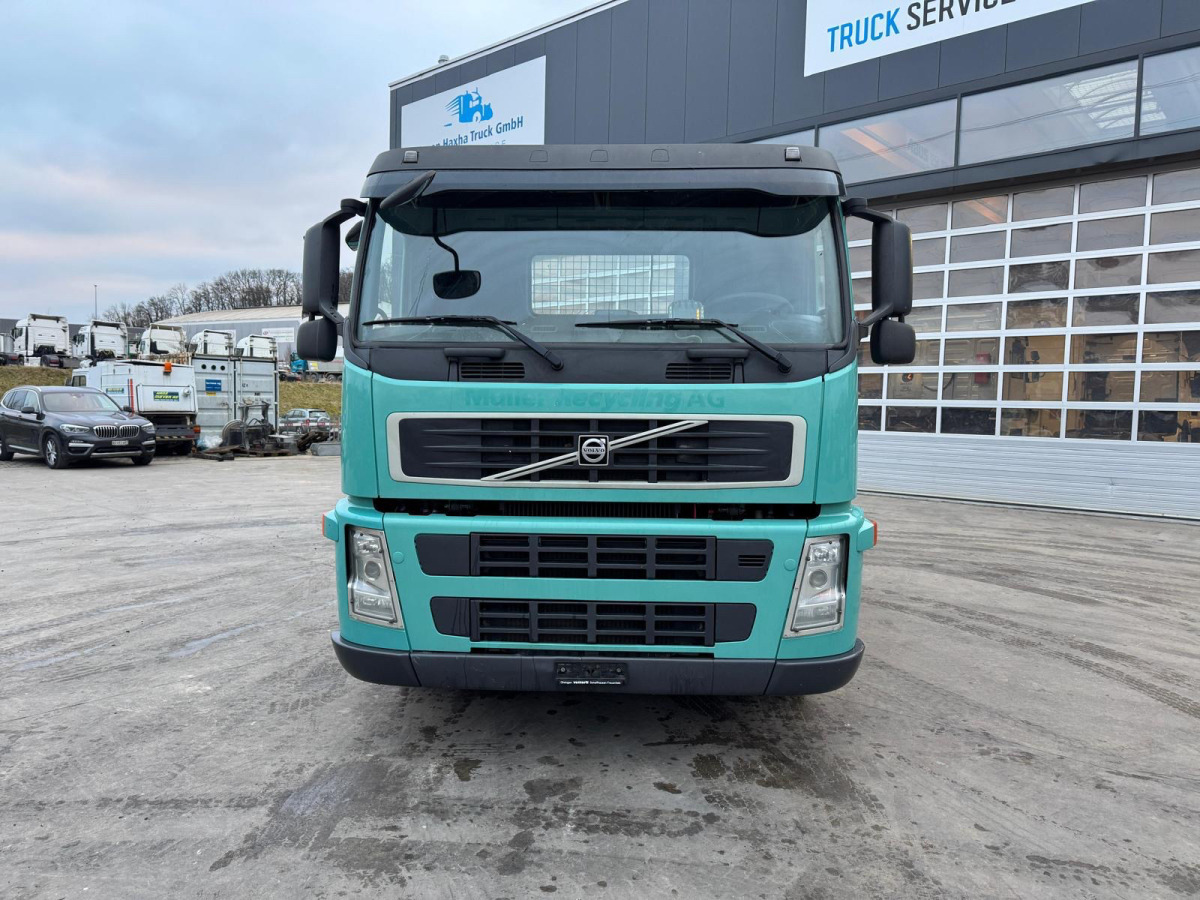 VOLVO FM-400 4x2 UT GIGANT 18T - Портальный бункеровоз: фото 2 VOLVO FM-400 4x2 UT GIGANT 18T - Портальный бункеровоз: фото 2
