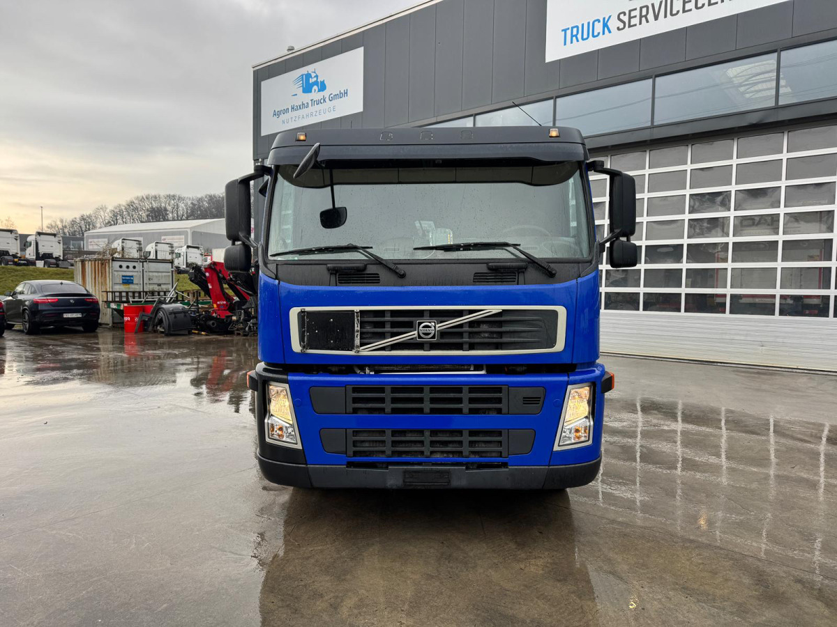 VOLVO FM-440 4x2 Tankwagen 13'500L - Грузовик-цистерна: фото 2 VOLVO FM-440 4x2 Tankwagen 13'500L - Грузовик-цистерна: фото 2