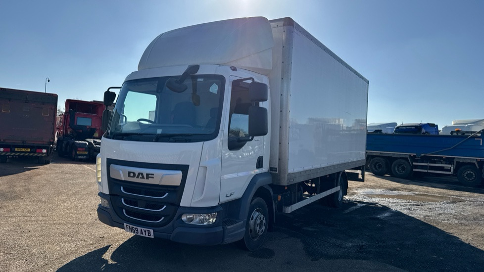 DAF LF 180 EURO 6 7.5 TONNE - Грузовик с закрытым кузовом: фото 2 DAF LF 180 EURO 6 7.5 TONNE - Грузовик с закрытым кузовом: фото 2
