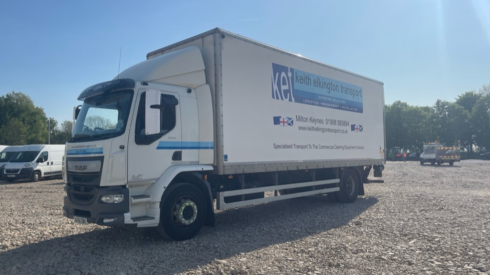 DAF LF 200 EURO 6 18 TONNE - Грузовик с закрытым кузовом: фото 2 DAF LF 200 EURO 6 18 TONNE - Грузовик с закрытым кузовом: фото 2