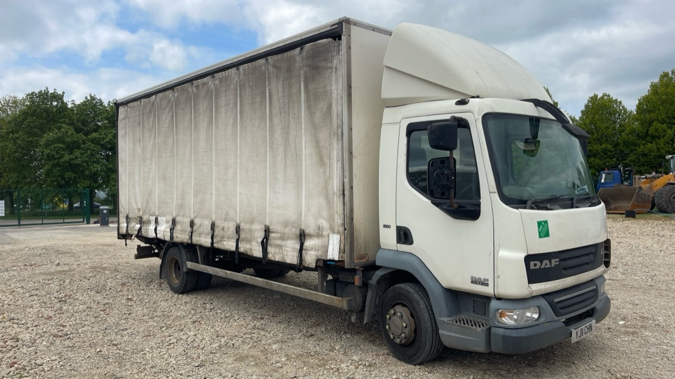 DAF LF 45.180 12 TONNE - Тентованный грузовик: фото 1 DAF LF 45.180 12 TONNE - Тентованный грузовик: фото 1