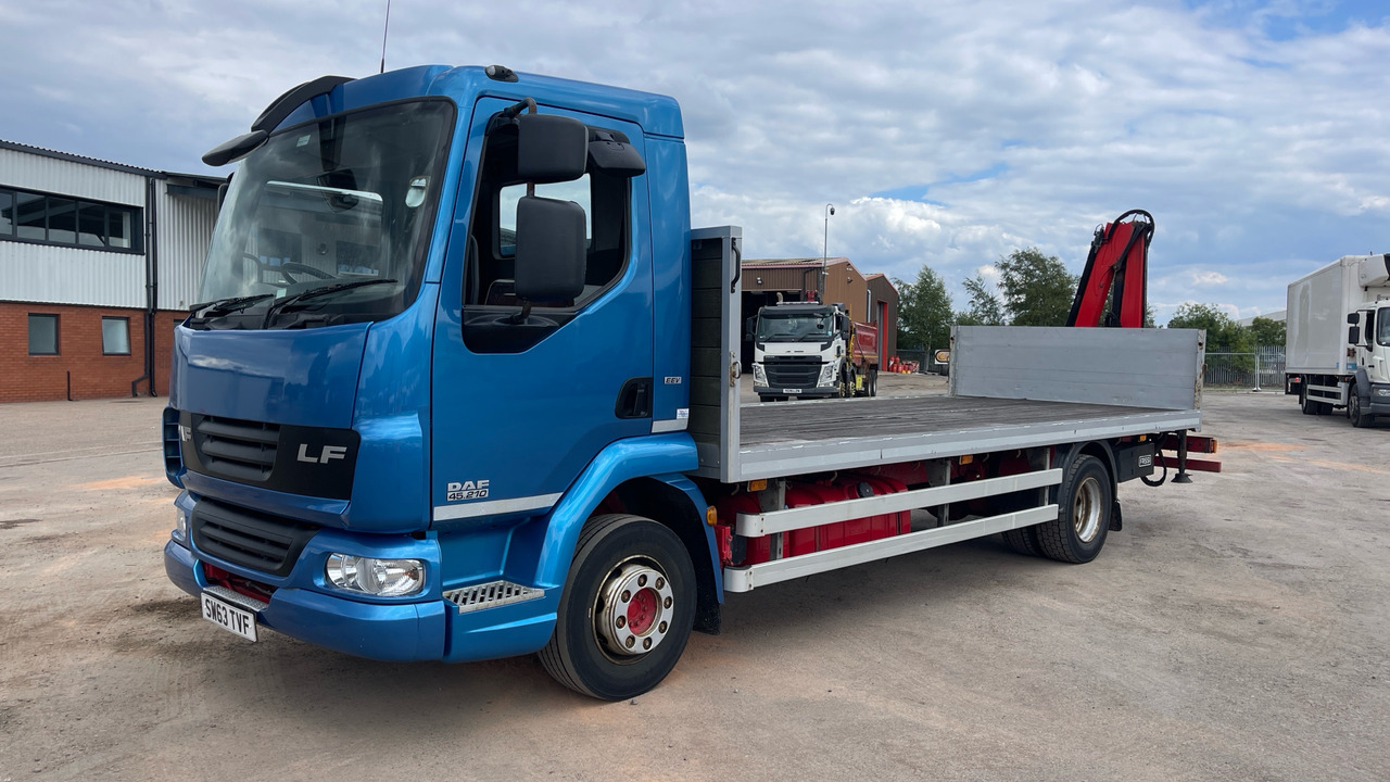 DAF LF 45.210 - Грузовик бортовой/ Платформа, Автоманипулятор: фото 2 DAF LF 45.210 - Грузовик бортовой/ Платформа, Автоманипулятор: фото 2