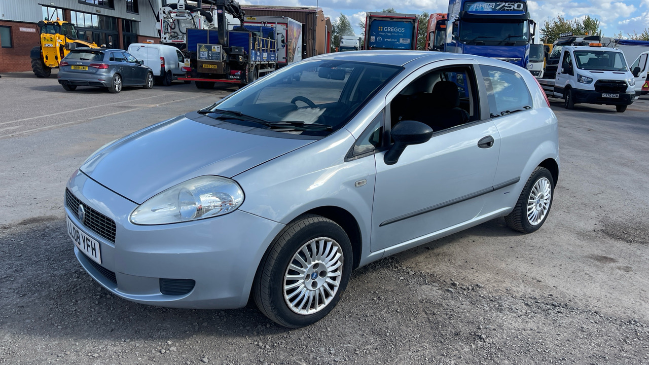 FIAT PUNTO 1.2 Active GRANDE - Хэтчбек: фото 2 FIAT PUNTO 1.2 Active GRANDE - Хэтчбек: фото 2