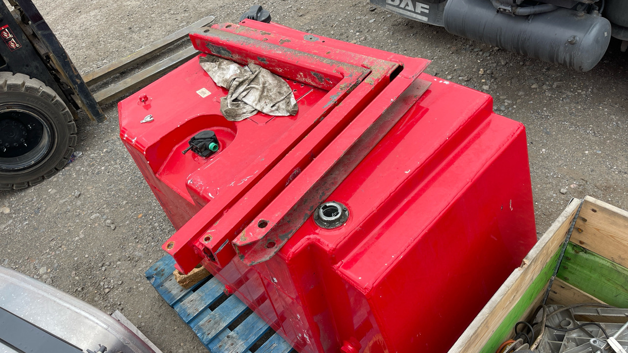 FUEL TANK - Строительное оборудование: фото 2 FUEL TANK - Строительное оборудование: фото 2
