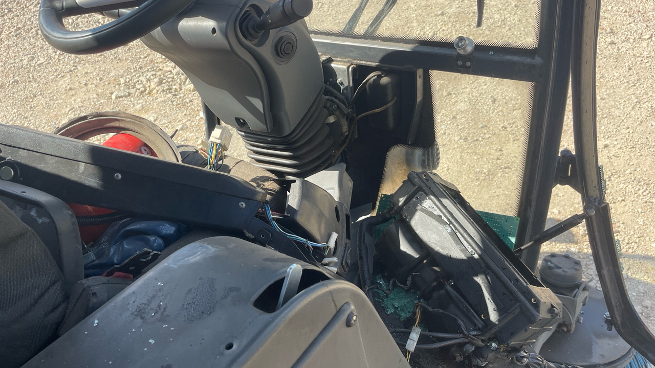 Подметально-уборочная машина JOHNSTON: фото 12 Подметально-уборочная машина JOHNSTON: фото 12