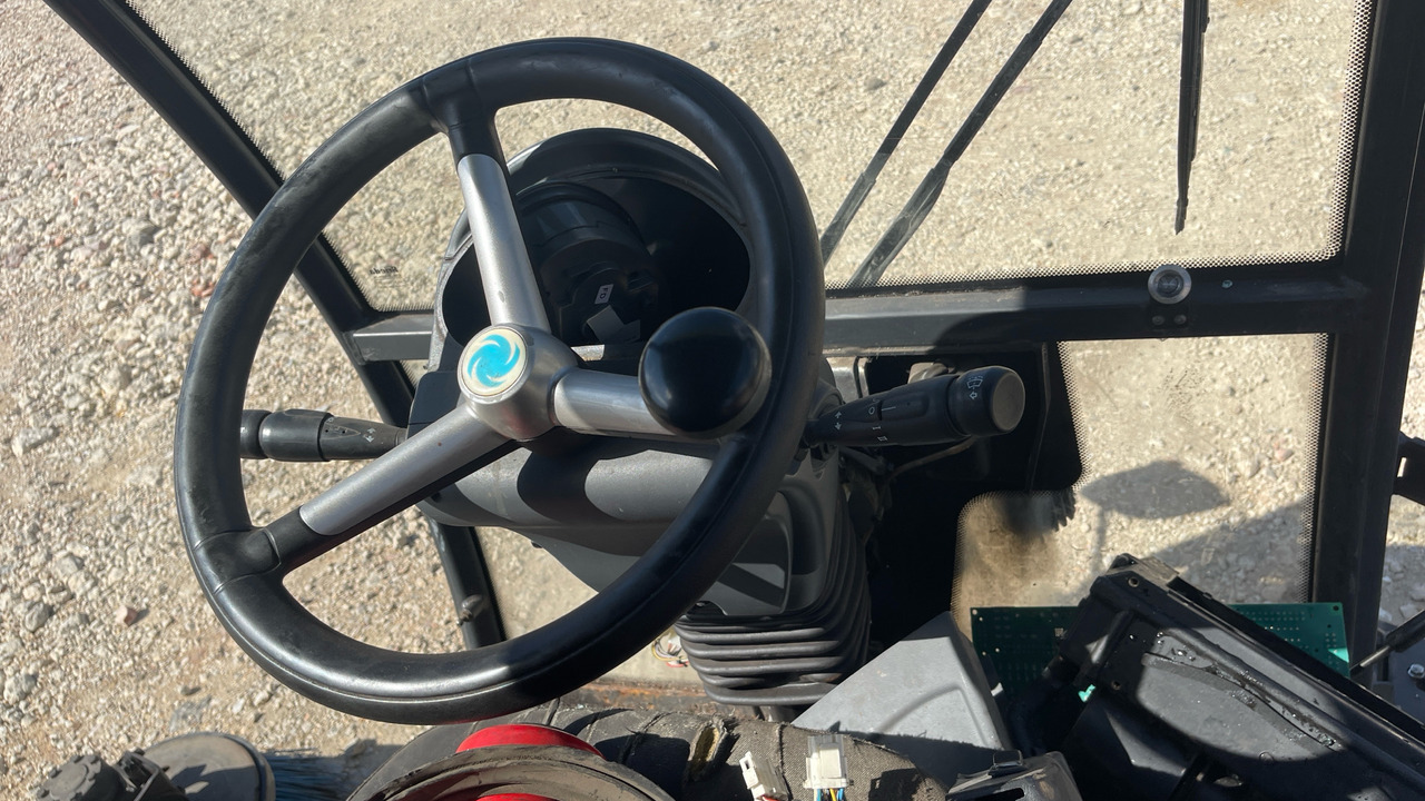 Подметально-уборочная машина JOHNSTON: фото 13 Подметально-уборочная машина JOHNSTON: фото 13