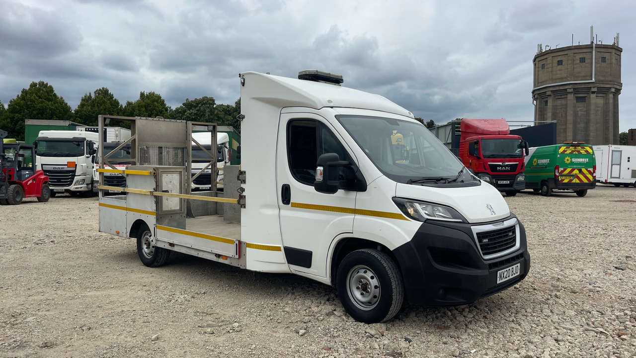 PEUGEOT BOXER 335 2.2 BLUE HDI - Малотоннажный бортовой грузовик: фото 1 PEUGEOT BOXER 335 2.2 BLUE HDI - Малотоннажный бортовой грузовик: фото 1