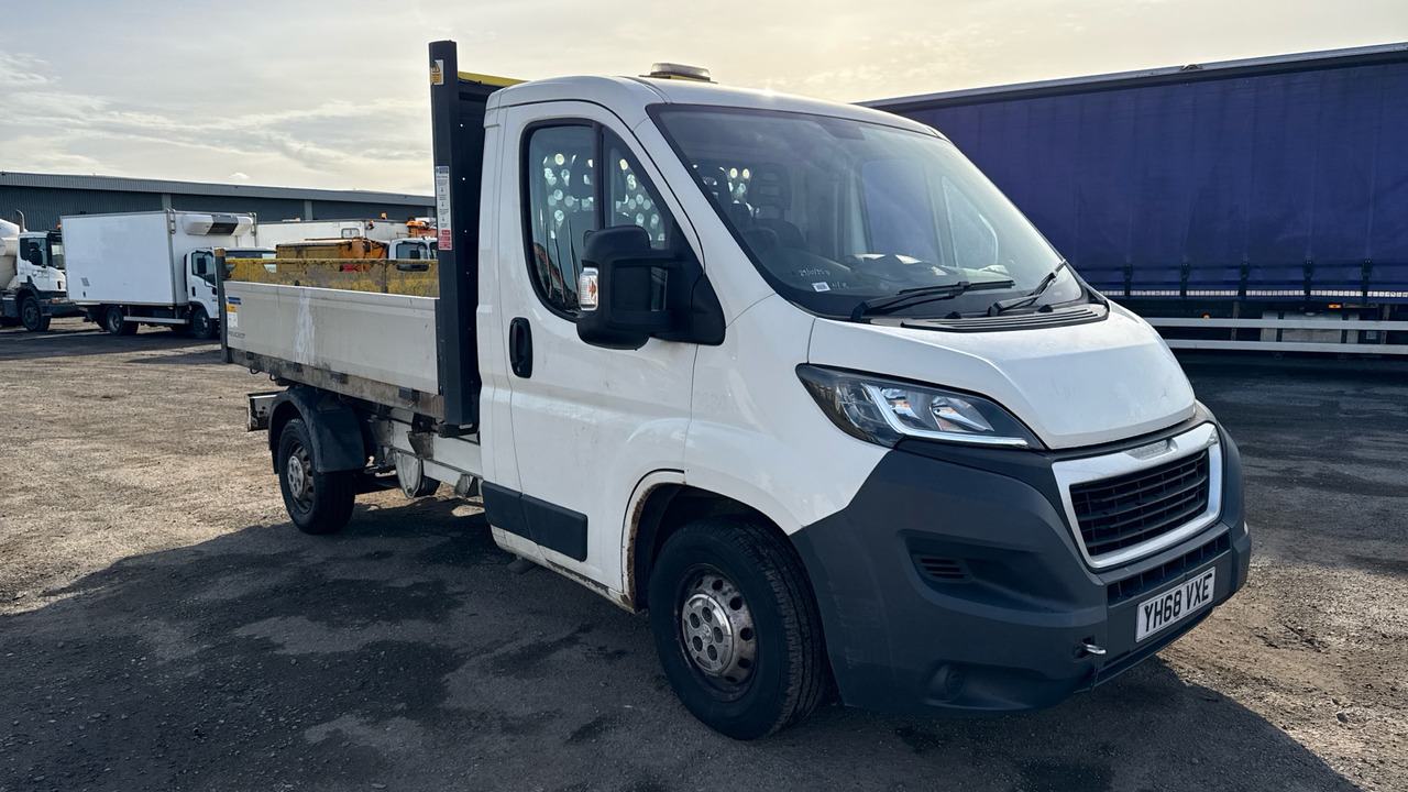 PEUGEOT BOXER 355 2.0 BlueHDi 130ps - Малотоннажный самосвал: фото 2 PEUGEOT BOXER 355 2.0 BlueHDi 130ps - Малотоннажный самосвал: фото 2