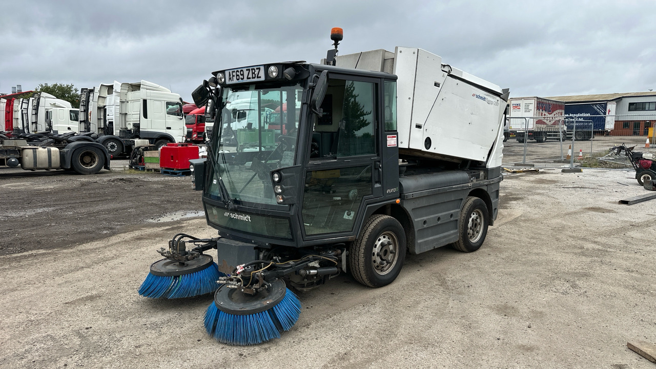 SCHMIDT SWINGO 200+ - Подметально-уборочная машина: фото 2 SCHMIDT SWINGO 200+ - Подметально-уборочная машина: фото 2