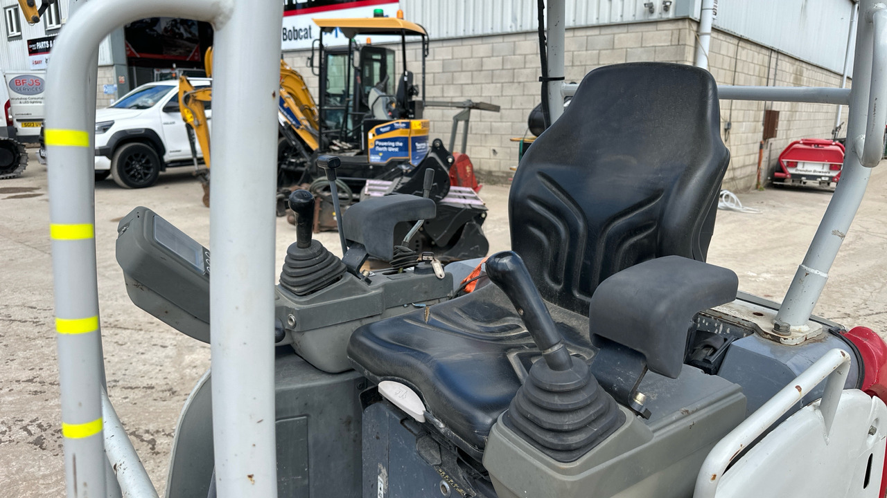 TAKEUCHI TB216 - Мини-экскаватор: фото 5 TAKEUCHI TB216 - Мини-экскаватор: фото 5