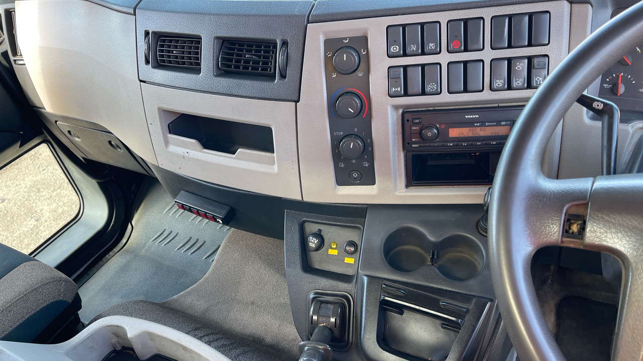Портальный бункеровоз VOLVO FL 250: фото 7