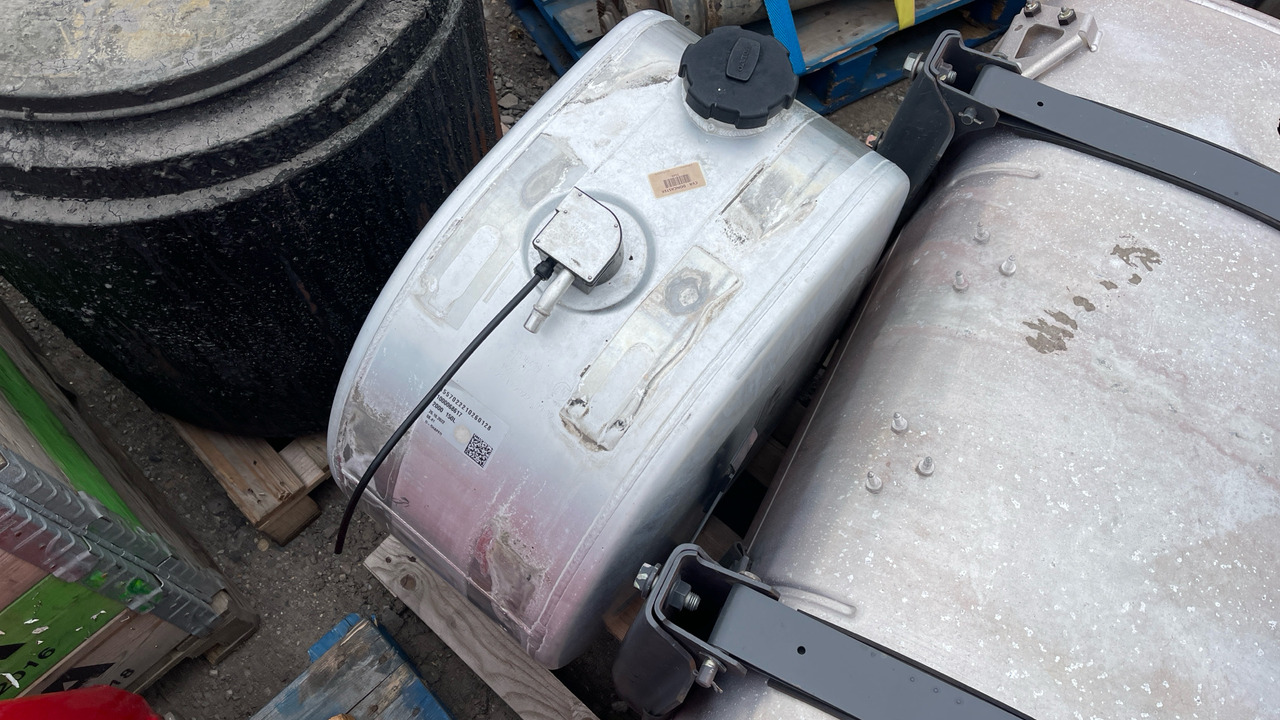 VOLVO FUEL TANKS - Строительное оборудование: фото 2 VOLVO FUEL TANKS - Строительное оборудование: фото 2